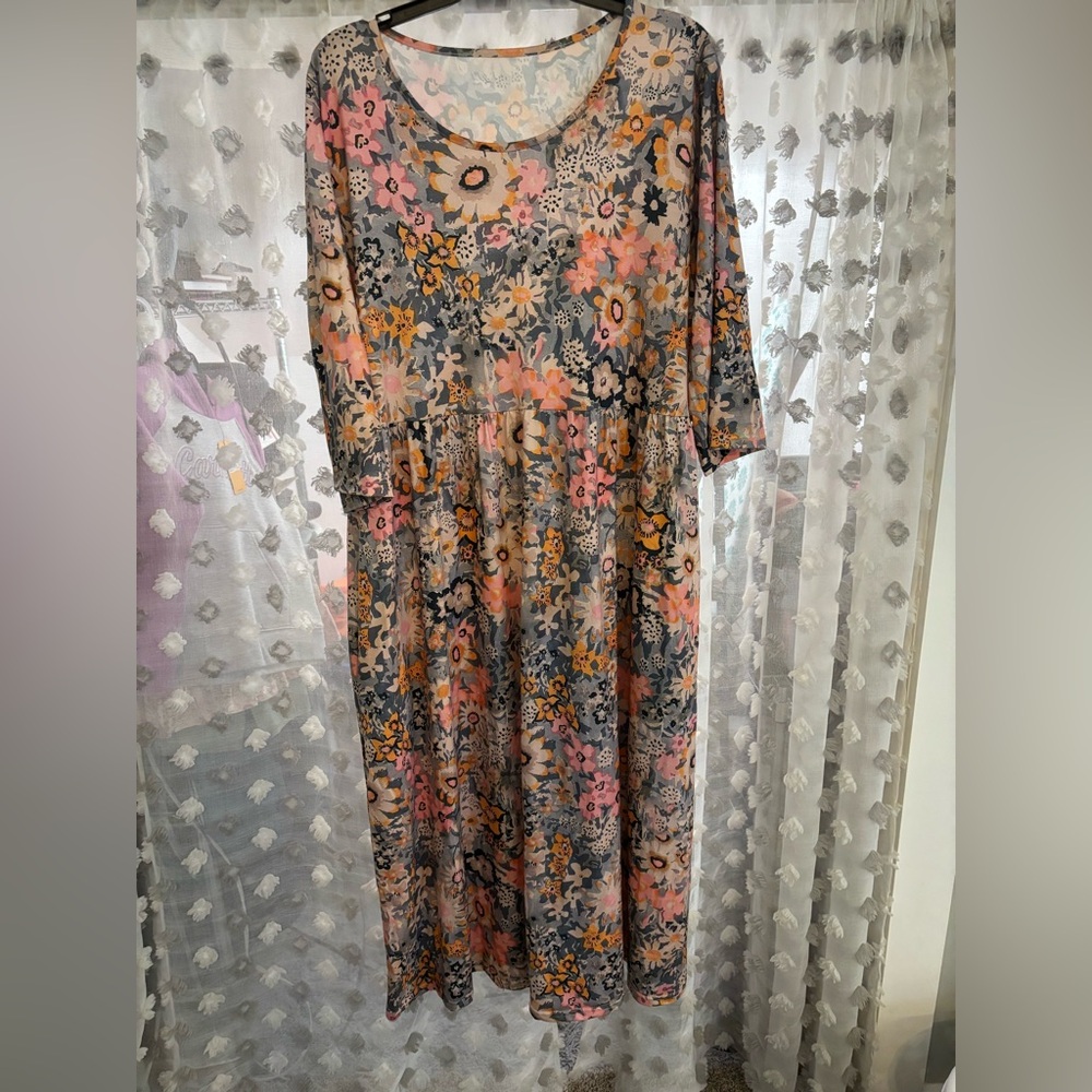 Chic Floral Maxi Dress in Pink and Gray